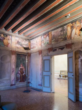 Torreglia, İtalya - 26 Mayıs 2018: Harika Rönesans fresk Villa dei Vescovi, Rönesans tarzı bir Venedik villada odalar. Şu anda bir müze halka açık olduğunu.