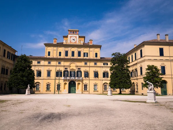Parma Włochy Kwietnia 2018 Renesansowy Styl Elewacji Ogród Pałacu Wewnątrz — Zdjęcie stockowe