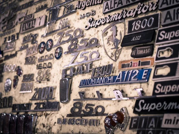 Βερόνα Ιταλία Μαΐου 2015 Έκθεση Παλαιών Λογότυπα Ιταλική Σπορ Αυτοκίνητα — Φωτογραφία Αρχείου