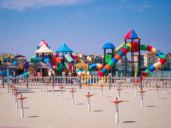 Sottomarina Itália Abril 2017 Parque Infantil Com Estruturas Coloridas Praia — Fotografia de Stock