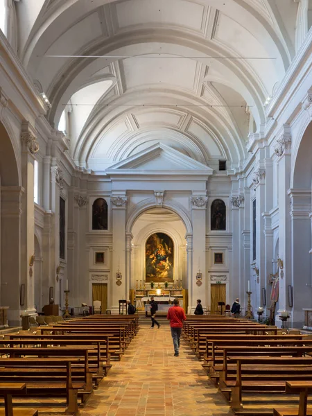 Urbino Itália Abril 2018 Interior Branco Uma Antiga Igreja Cristã — Fotografia de Stock