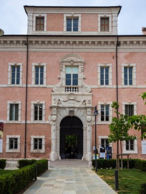 Ravenna, İtalya - 1 Mayıs 2018: 1600'ler sonunda inşa Teste vardır muhteşem bir portal için Barok tarzında Palazzo Rasponi dalle Rokoko.