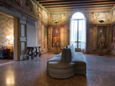 Padua, İtalya - 26 Mayıs 2018: Rönesans freskleri içine bir Venedik villa.