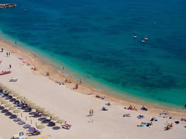 Numana 'nın harika ve bozulmamış plajı, Conero Dağı, İtalya.
