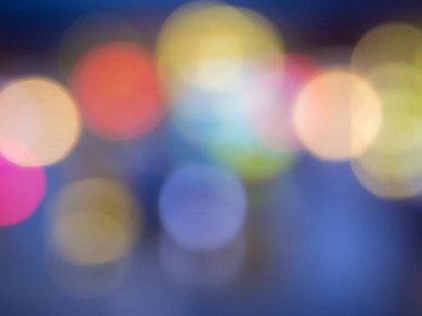 Renkli ışıklar bulanık yansımaları.