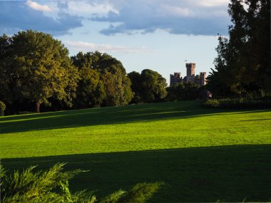 B kale Valeggio sul Mincio büyük yeşil çim