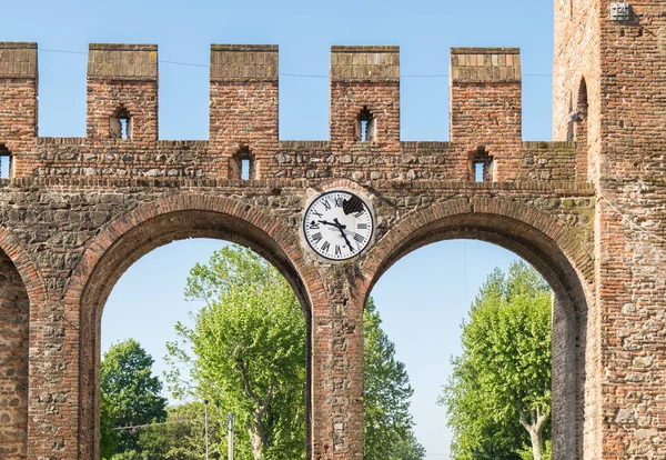 Dettaglio delle mura di un borgo medievale . — Foto Stock