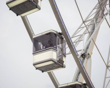 Paris, Fransa - 6 Ocak 2018: Dönme dolap Place de la Concorde yüklü kabinler detayını.