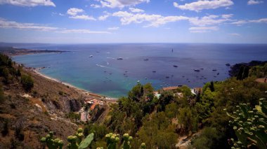 Taormina, Sicilya yakınındaki çarpıcı sahil şeridi.
