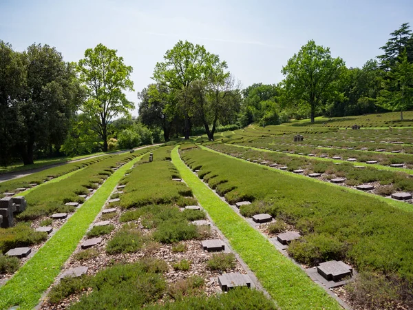 Cimitero Militare Tedesco Costermano Trova Una Zona Collinare Sulla Sponda — Foto Stock