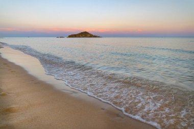 Su Giudeu Adası'nda günbatımı, Chia, Sardunya, İtalya.