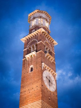 Kule Lamberti, Verona Merkezi güzel bir ortaçağ ve Rönesans tower.