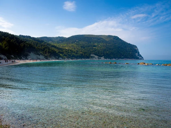 Прекрасный Незагрязненный Пляж Сан Мичеле Сироло Спутник Конеро Италия — стоковое фото