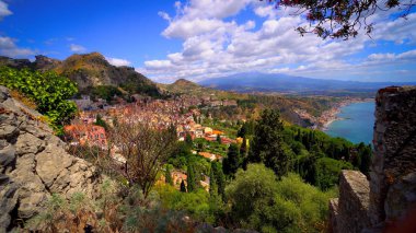 Taormina panorama, Güney İtalya güzel tesis.
