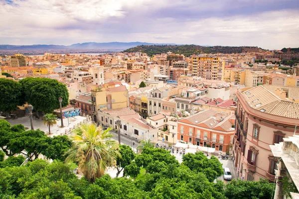 İtalya 'nın Sardunya bölgesinin başkenti Cagliari' nin manzarası.