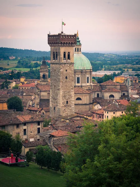 Utsikt Över Det Medeltida Tornet Och Kupolen Katedralen Lonato Italien — Stockfoto