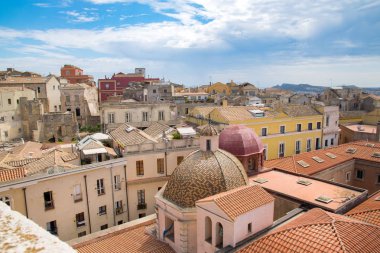 İtalya 'nın Sardunya bölgesinin başkenti Cagliari' nin manzarası.