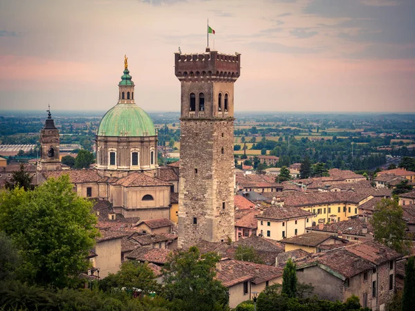 Utsikt Över Det Medeltida Tornet Och Kupolen Katedralen Lonato Italien — Stockfoto