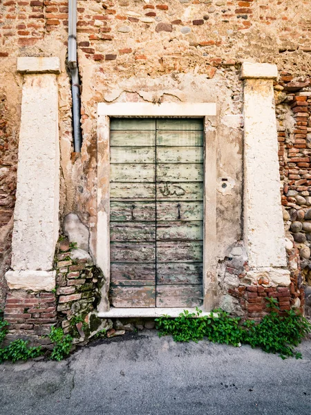 Stare Drewniane Drzwi Pustego Domu — Zdjęcie stockowe