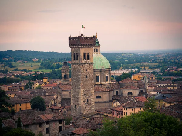 Utsikt Över Det Medeltida Tornet Och Kupolen Katedralen Lonato Italien — Stockfoto