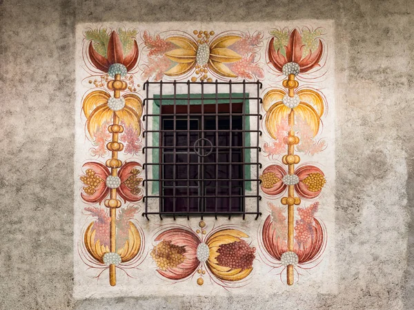 Window Medieval Tower Iron Grating Paintings Depicting Pomegranates — Stock Photo, Image