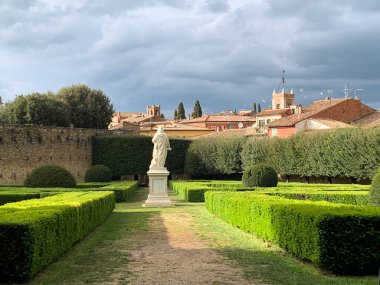 Horti Leonini olarak bilinen güzel park. Halka açık bir bahçe.