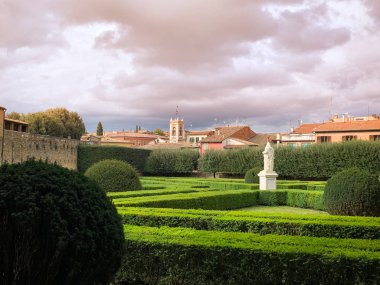 Horti Leonini olarak bilinen güzel park. Halka açık bir bahçe.