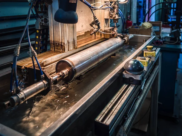 Hydropneumatic testing of a welded kettle. — Stock Photo, Image