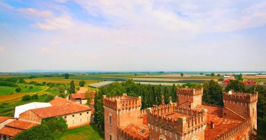Eski İtalyan güzel kale kırsal kesimde barındırma düğün.