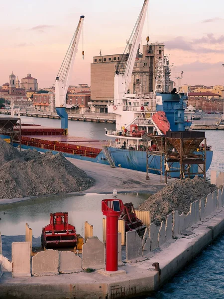 Estaleiro marítimo para a construção de um novo cais de amarração — Fotografia de Stock