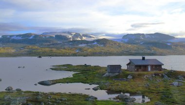 Muhteşem manzara dağlar ve göller Aurland bölgede yakın Myrdal dağ köyü, Norveç.