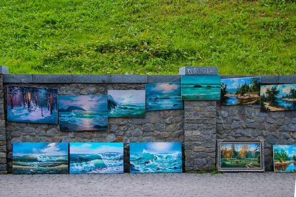 Kiev, Ukrayna 06-24-2020 - St. Andrews 'da Sanat Sokağı 