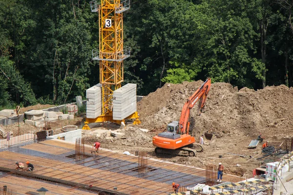 Kiev, Ukrayna - 06-24-2020 Şehir merkezinde inşaat 