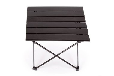 Siyah beyaz arka plan üzerinde kamp için tablo katlama