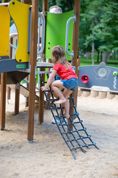 Kinderen Speelplaats Het Park — Stockfoto