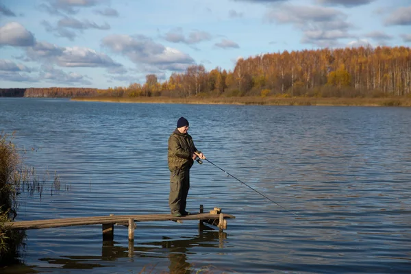 Осенняя Рыбалка Озере — стоковое фото