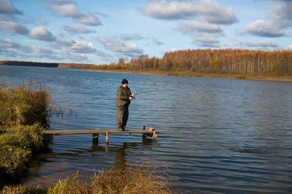 Herbstangeln Auf Dem See — Stockfoto