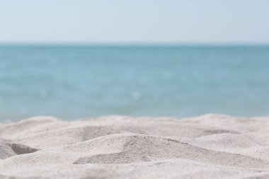 Bulanık deniz zemininde güzel kum tepeleri. Açık hava.