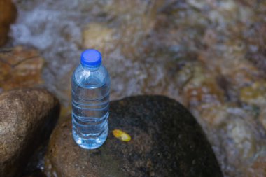 Geri dönüşümlü plastik şişe çevresel sorunları