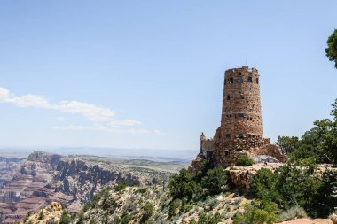Gözlem site çöl görünümü ve Antik Navajo Kulesi. Büyük Kanyon, Arizona akşam