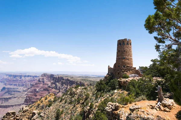 Gözlem site çöl görünümü ve Antik Navajo Kulesi. Grand Kanyon Milli Parkı, Arizona'nın turistik. Akşam Kanyon