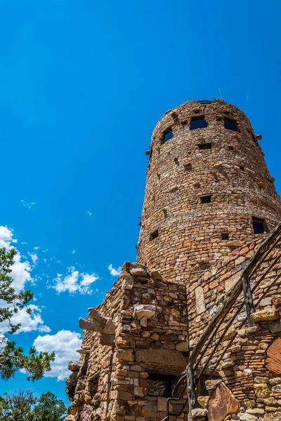 Antik Navajo karşı mavi gökyüzü kule. Grand Kanyon Milli Parkı turistik, Arizona