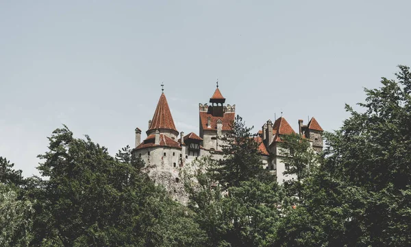 Torres Panorâmicas Castelo Bran Residência Lendária Drakula Nas Montanhas Cárpatas — Fotografia de Stock