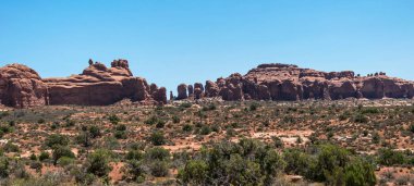 Çöl manzara Utah, ABD. Cansız çöl ve çalılar