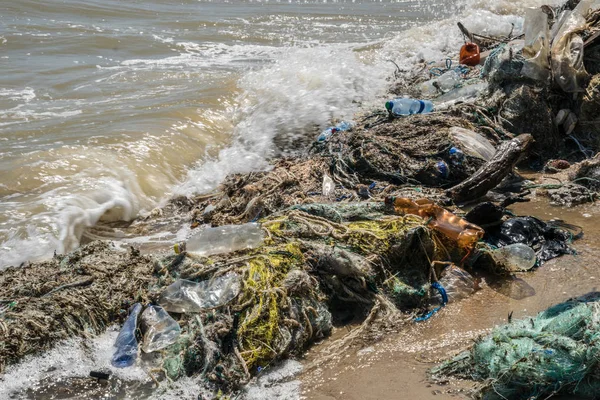 Pollution of the world's oceans with plastic