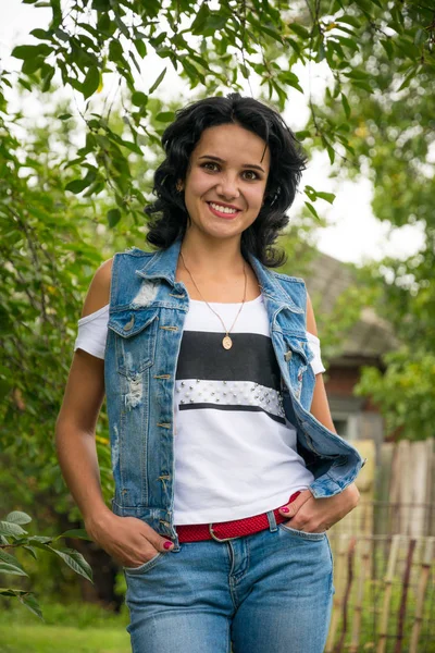 Jovem Alegre Moderna Mulher Oriente Médio — Fotografia de Stock