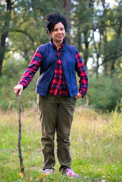 Outono Inglaterra Mulher Caminhando Floresta — Fotografia de Stock