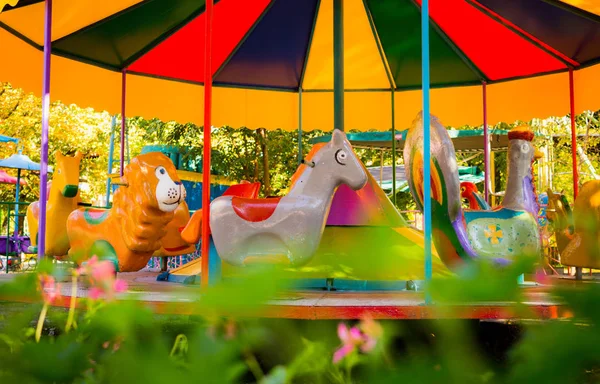 Carrousel Pour Enfants Dans Parc Matin Automne — Photo