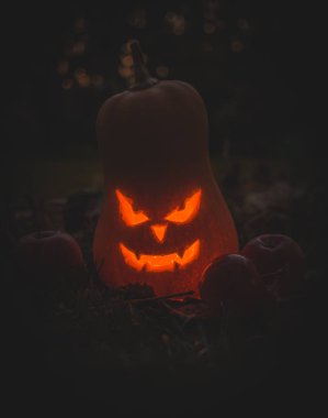 Kabak lamba oyma. Geleneksel Halloween süslemeleri