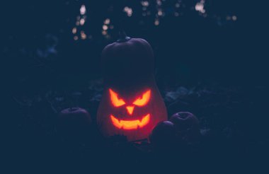 Kabak lamba oyma. Geleneksel Halloween süslemeleri